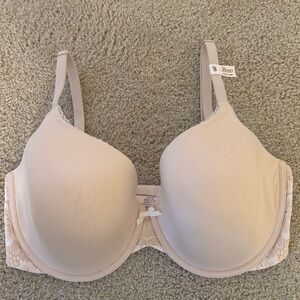 36F BODY BY VICTORIA
Lightly Lined Full-Coverage Bra